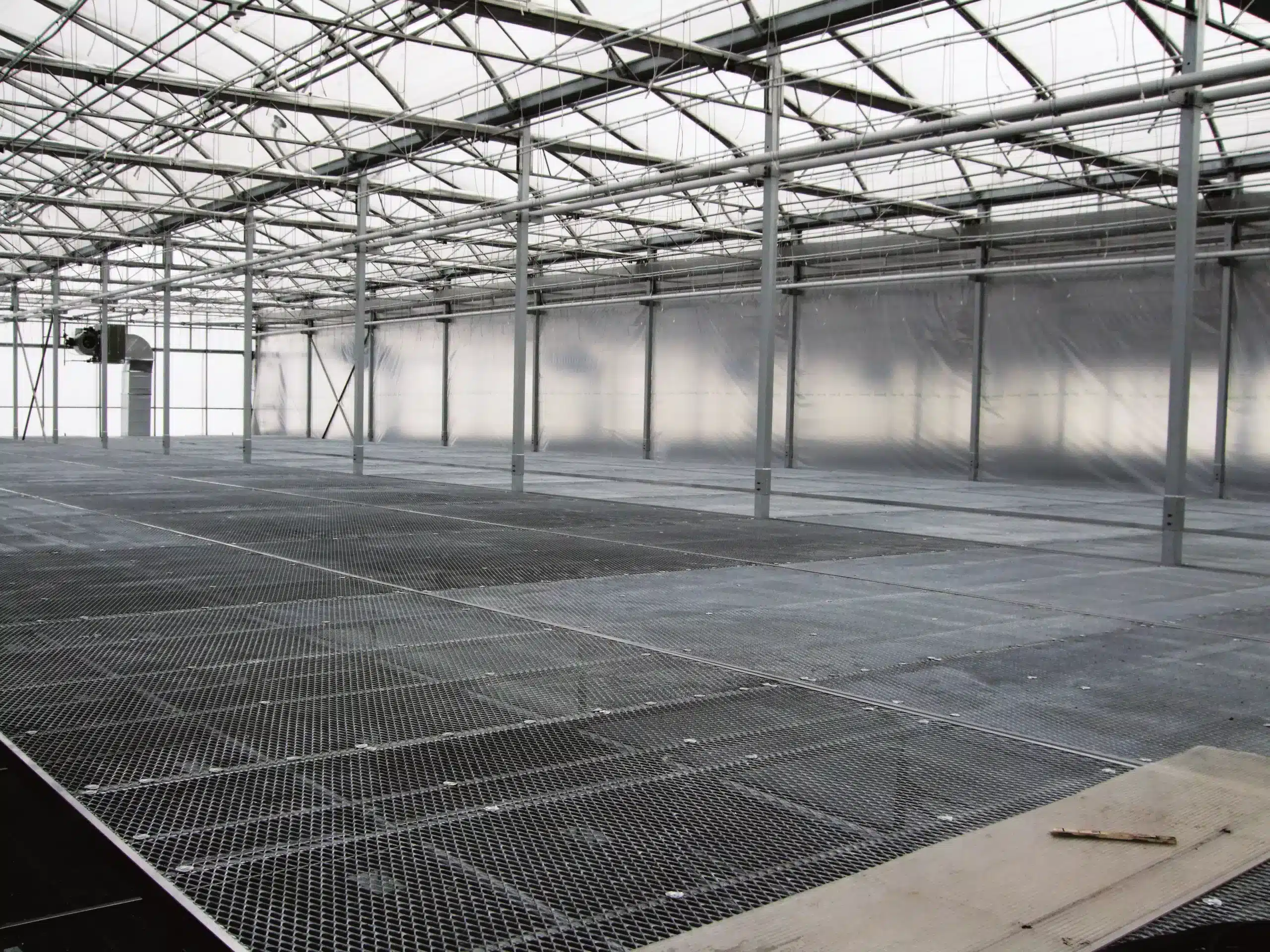 Harnois greenhouse bench systems – rolling benches in commercial greenhouse